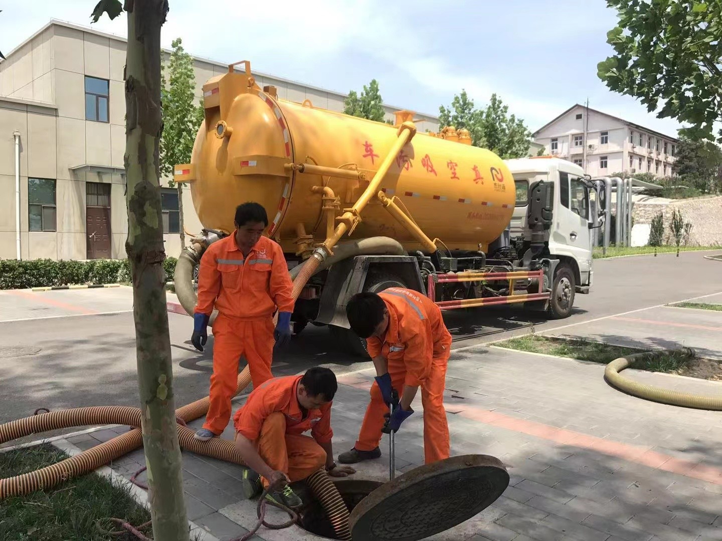 石阡化粪池清理与5-8吨吸粪车施工效率分析